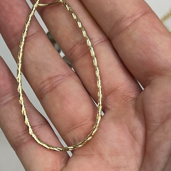 Ballet Gold tone chain with neutral beads and large gold tear drop pendant - Picture 6 of 7